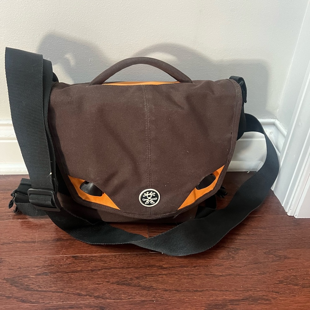 Crumpler five million dollar home messenger camera bag brown/orange/blue